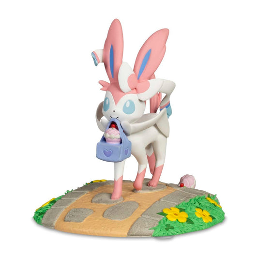 Charming Presents with Sylveon Evolving Personalities Figure